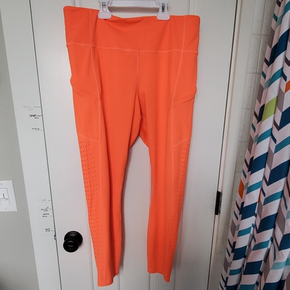 Athleta contender lazer cut 7/8 pant